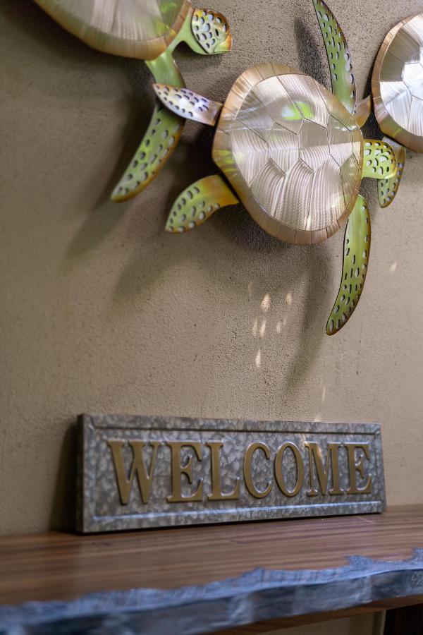 Noahs Hideaway Luxury B&B ラハイナ エクステリア 写真